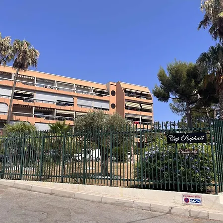 Апартаменты Climatise Avec Terrasse Et Garage - 4 Couchages, St Raphael - Fr-1-226a-180 *
