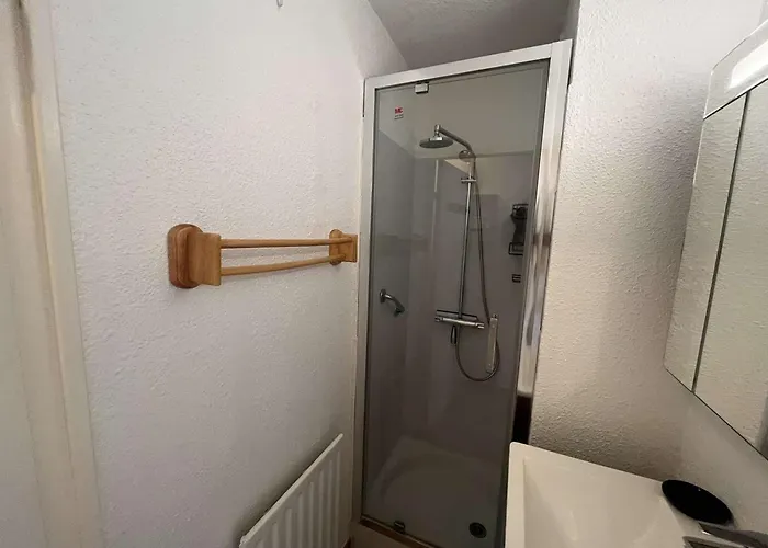 Climatisé Avec Terrasse Et Garage - 4 Couchages, St Raphaël - Fr-1-226a-180