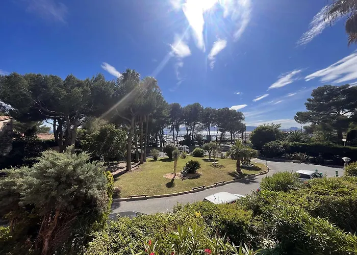 Climatisé Avec Terrasse Et Garage - 4 Couchages, St Raphaël - Fr-1-226a-180 Appartement *