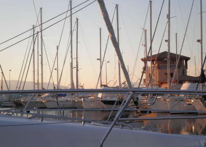 Climatisé Avec Terrasse Et Garage - 4 Couchages, St Raphaël - Fr-1-226a-180